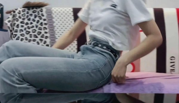爱策略 为什么有些女孩裤裆会鼓个大包？